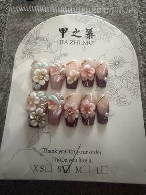 JIA ZHI MU Purple Floral 3D Press-On Nail Set